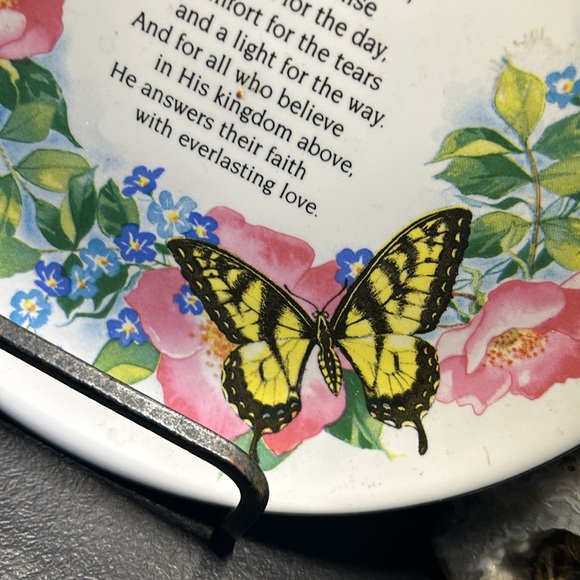 Gold Rimmed Porcelain Plate - Picture 7 of 10